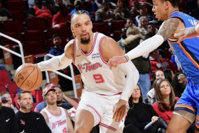 亚博体育官网-菲尼克斯足球运动员